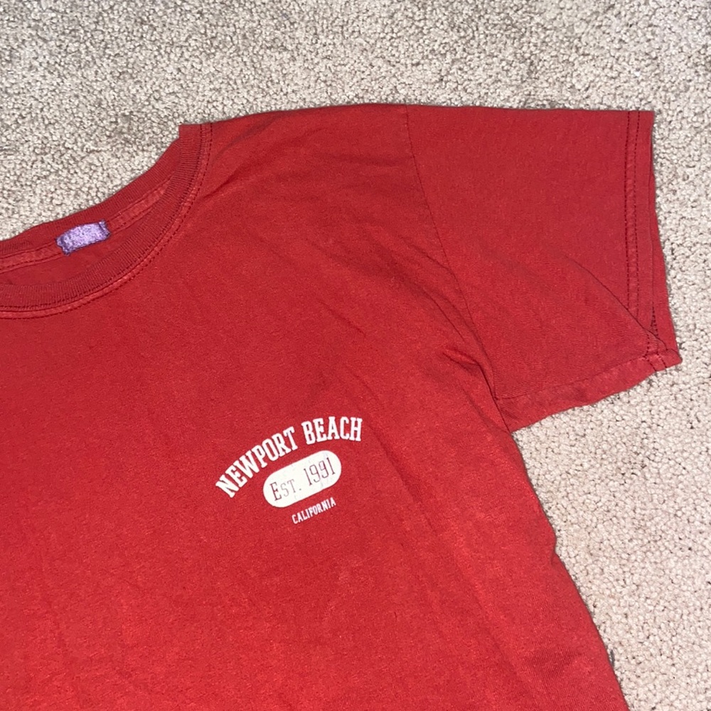 Red Newport Beach cropped tee